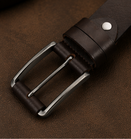 Close-up of Monarzo Legacy genuine leather classic belt