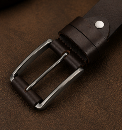 Close-up of Monarzo Legacy genuine leather classic belt